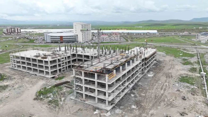 Ağrı’da Kadın Doğum ve Çocuk Hastanesi inşaatı sürüyor