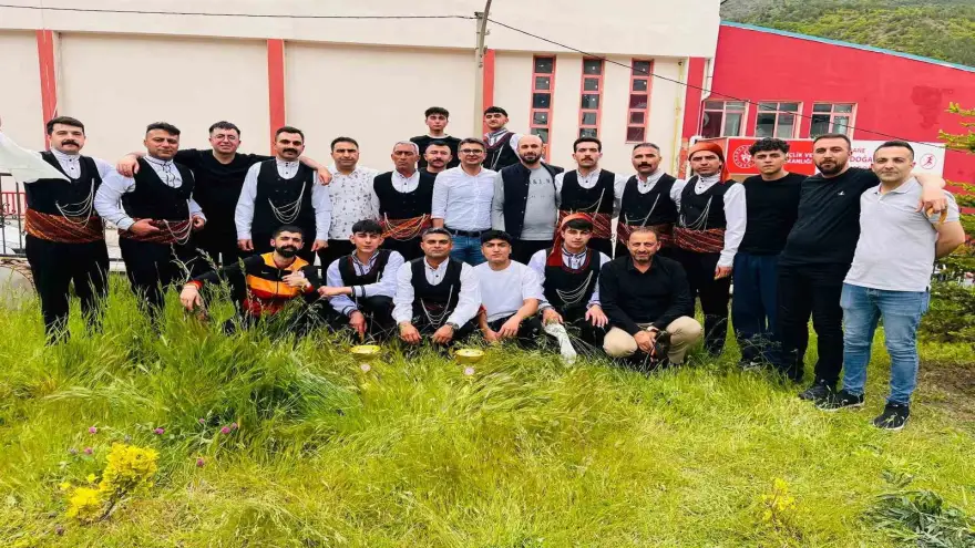 Ağrı ekibi halk oyunları bölge finallerinde birinci oldu