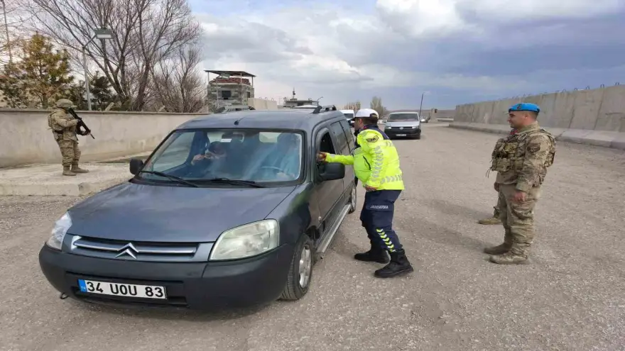 Ağrı’da trafik denetimlerinde 75 sürücüye ceza, 27 araç men edildi