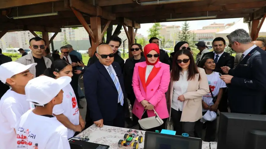 Ağrı’da "Geleneksel Bilim Dolu Günler" bilim şenliği büyük bir coşkuyla başladı