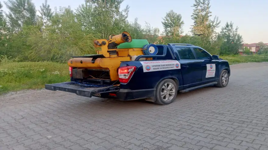 AĞRI BELEDİYESİ İLAÇLAMA ÇALIŞMALARINI SÜRDÜRÜYOR