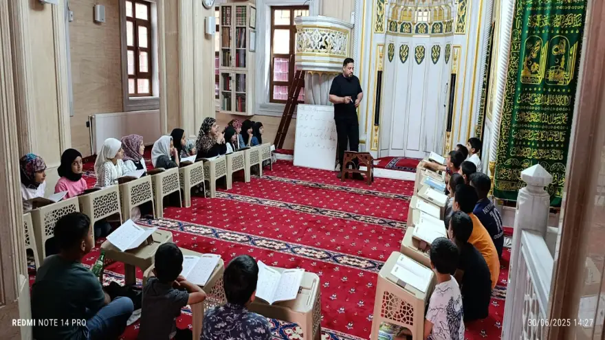 Doğubayazıt'ta Camiler çocuklarla süslendi