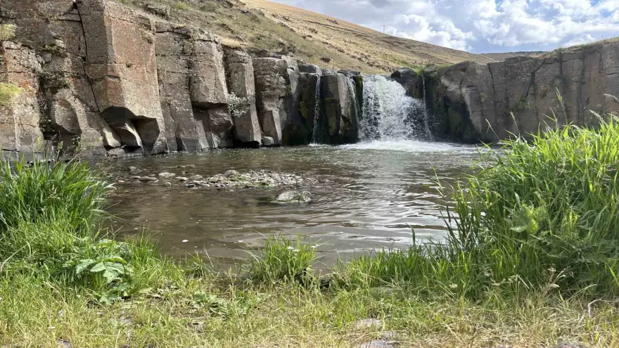 Diyadin’in Yıldızlı Şelalesi doğaseverlerin ilgisini çekiyor