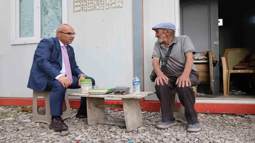 Sevdiğini 60 yıldır bekleyen "Memiş Dayı" Vali Koç’u duygulandırdı