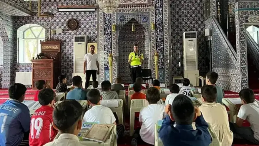 Doğubayazıt'ta Yaz Kur'an Kursu Öğrencilerine Trafik Eğitimi Verildi