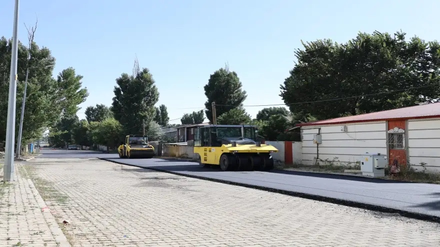 AĞRI'DA ASFALT ÇALIŞMALARI ARALIKSIZ DEVAM EDİYOR