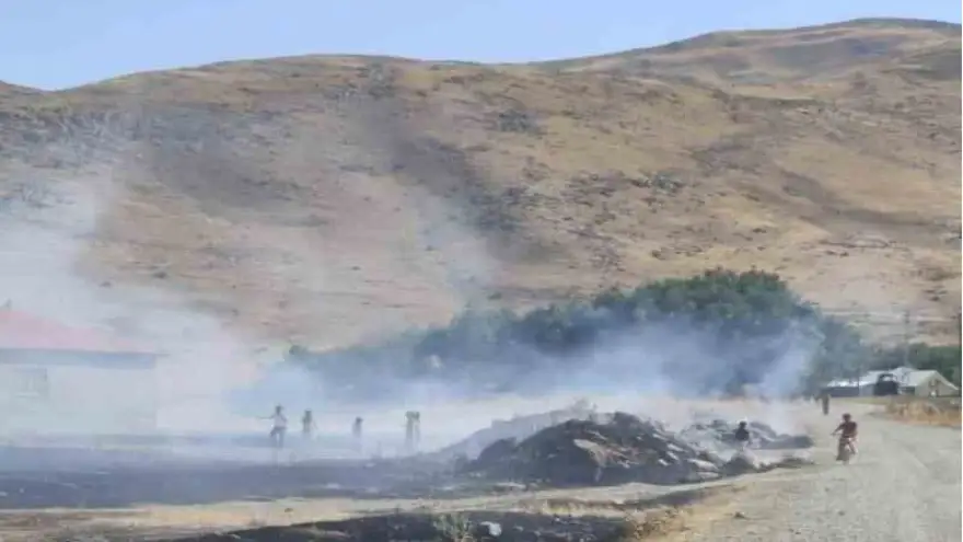 Tutak’ta mera yangını korkuya neden oldu