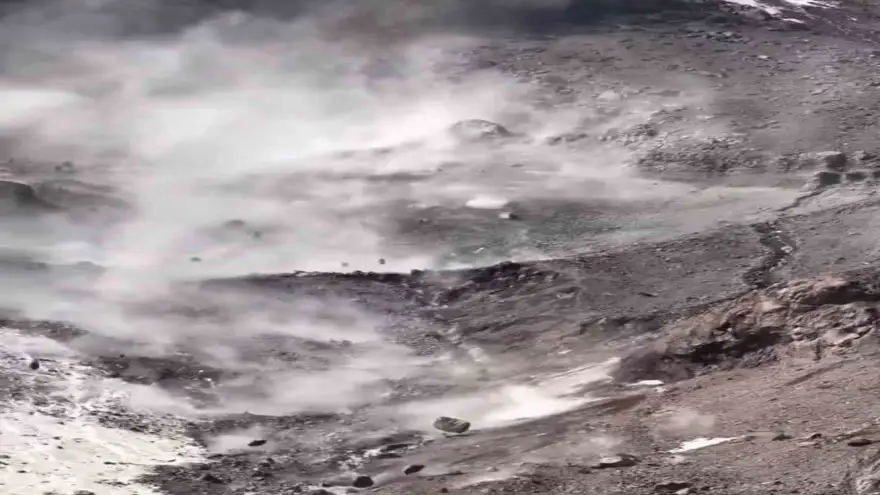 Sıcak hava Ağrı Dağı’nı harekete geçirdi: Kayalar peş peşe düştü