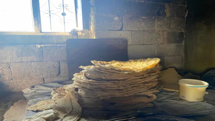 Ağrı’da soğukların başlamasıyla tandırlar kış hazırlıkları için yanmaya başladı