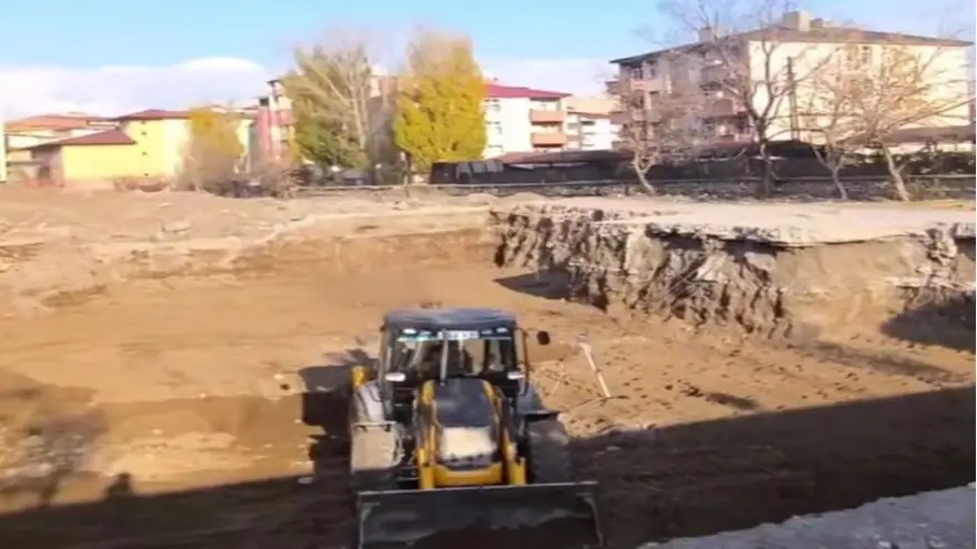 Doğubayazıt'ta Yıkılan Atatürk Okulunun Yerine Yeni Okul İnşaatı Başladı