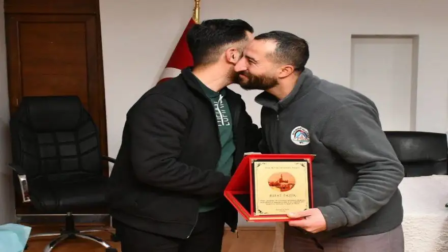 DOĞUBAYAZIT'TA TEMİZLİK KAHRAMANI RIFAT PAZİK'E 20. PLAKET