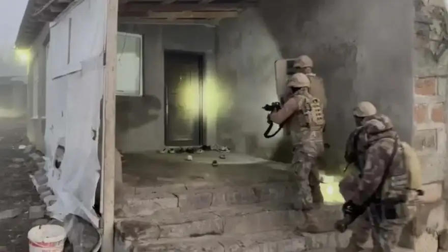 Ağrı’da KOM Şube’den nokta operasyon: Uzun namlulu silahlar ele geçirildi