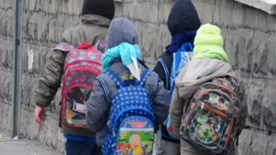 Doğubayazıt'ta çocukların sırtındaki ağır yük