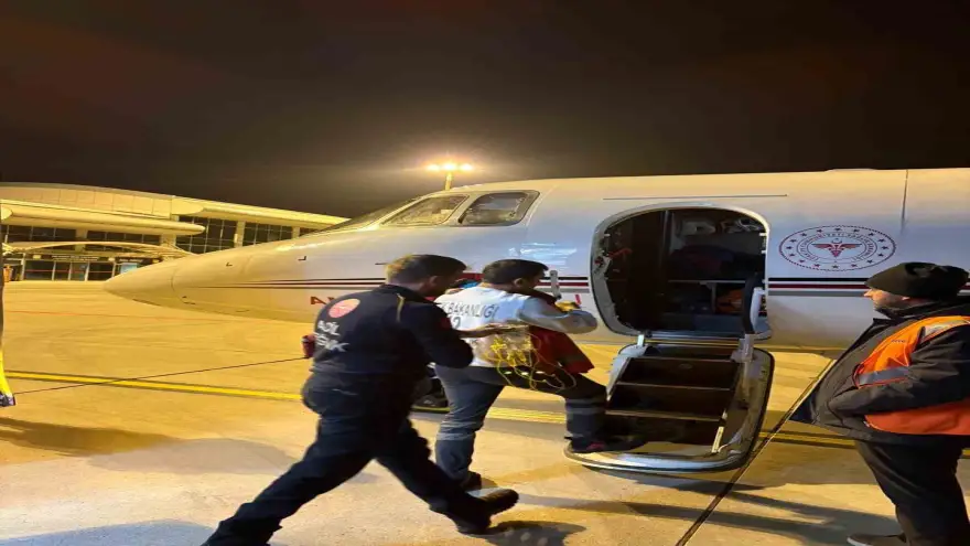 Ağrı’da karaciğer yetmezliği gelişen çocuk uçak ambulansla Ankara’ya sevk edildi