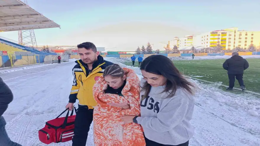 Kar ve soğuğa rağmen Ağrı Kadın Futbol Takımı’ndan 4 gollü galibiyet