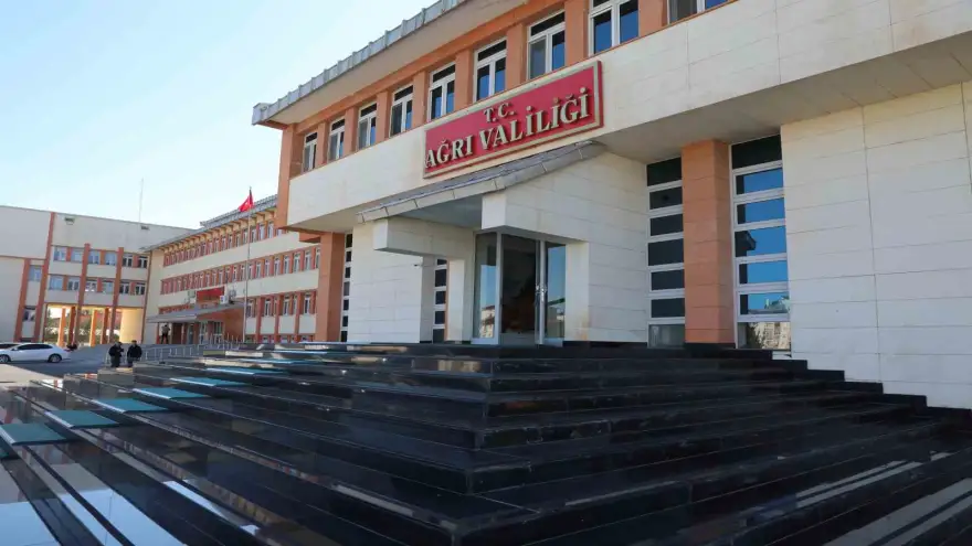 Ağrı Valiliği sürücüleri buzlanmaya karşı uyardı