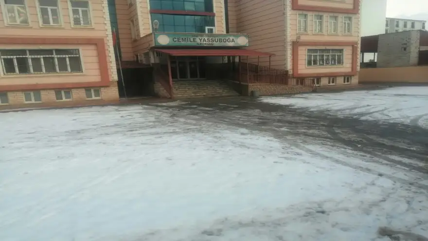 Doğubayazıt’ta Okul Zili Öncesi "Kar" Mesaisi Çıkmazı