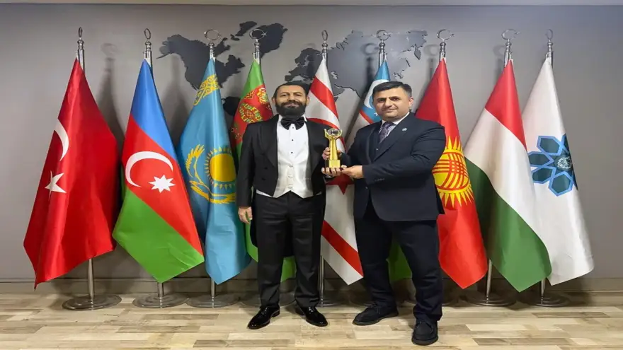 Dünyaca Ünlü Yazar Akif Manaf’a Küresel Bilinç ve Barış Ödülü Verildi