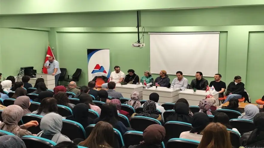 Erzurum Devlet Tiyatrosu oyuncuları Doğubayazıt'ta tiyatro yapmayı anlattı