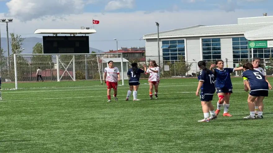 Bayazıtspor Kadın Futbol Takımı Zirvede
