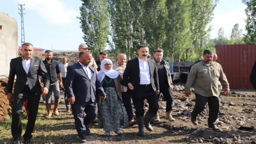 DOĞUBAYAZIT'TA SELİN YARALARI SARILIYOR