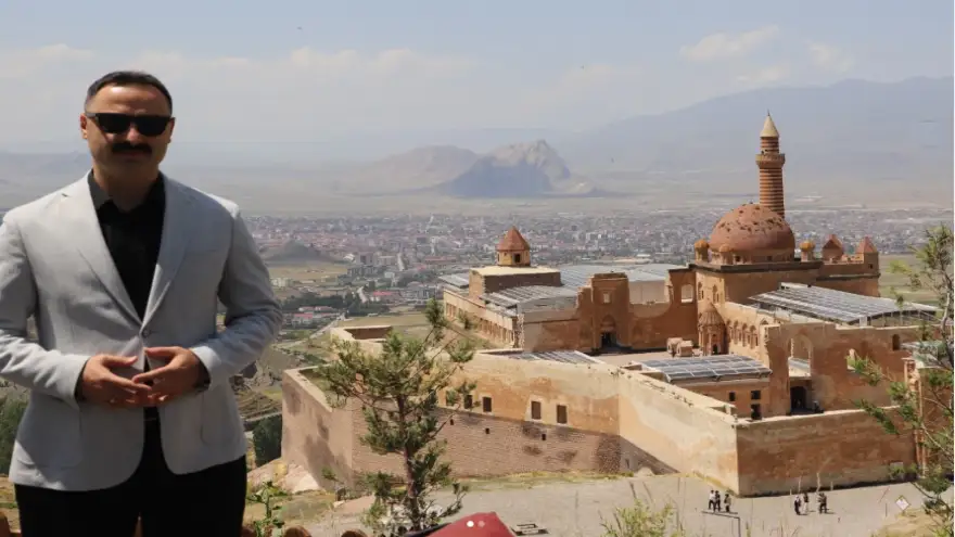 YENİ KAYMAKAM MUSTAFA AYVAT’TAN İSHAK PAŞA SARAYI’NA ZİYARET
