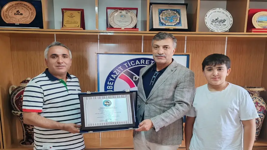 İHRACATIN VE İSTİHDAMIN GURURU VERSCON TEKSTİL’E TEŞEKKÜR PLAKETİ