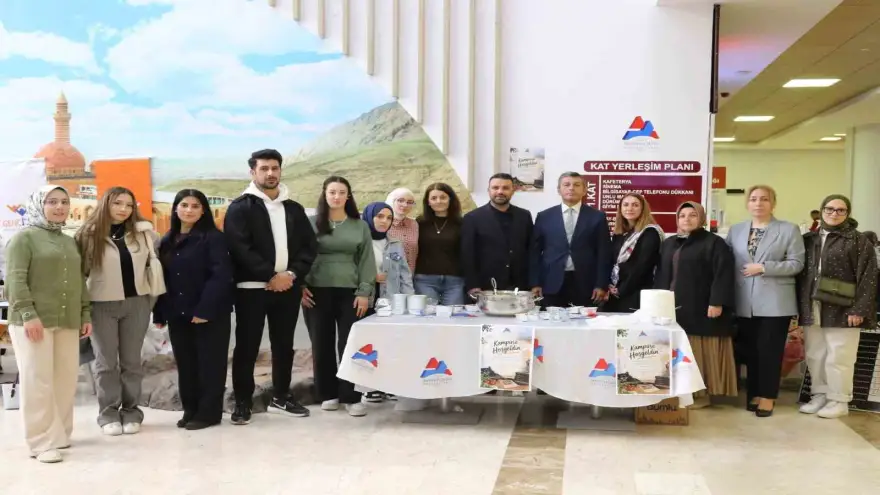 AİÇÜ’de öğrencilerden Ağrı’nın geleneksel lezzeti omaç helvası ikramı