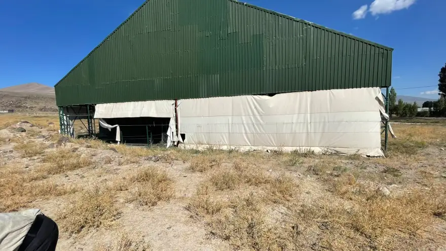 Karabulak’taki spor tesisi bakımsızlığa terk edildi
