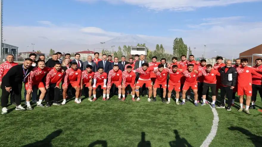 VALİ ÖNDER BOZKURT’TAN DOĞUBAYAZIT’TA SPORA VE GENÇLİĞE TAM DESTEK