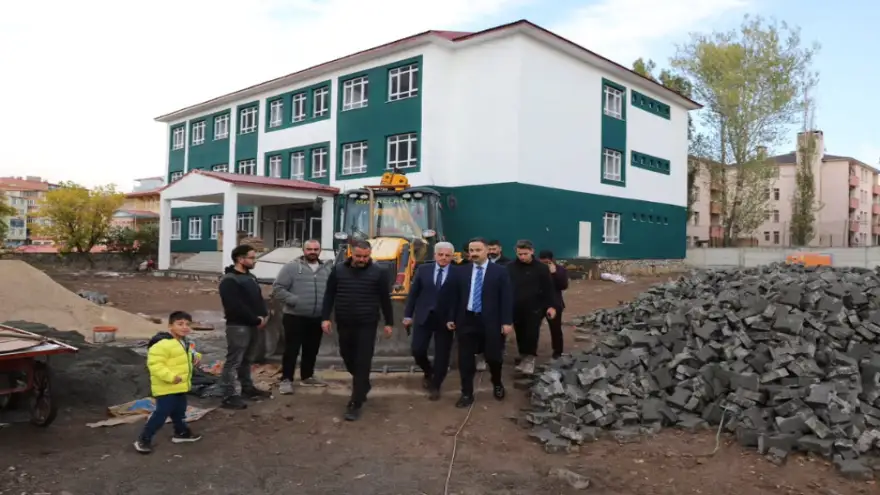 Kaymakam Mustafa Ayvat, Atatürk İlk ve Ortaokulunda İncelemelerde Bulundu