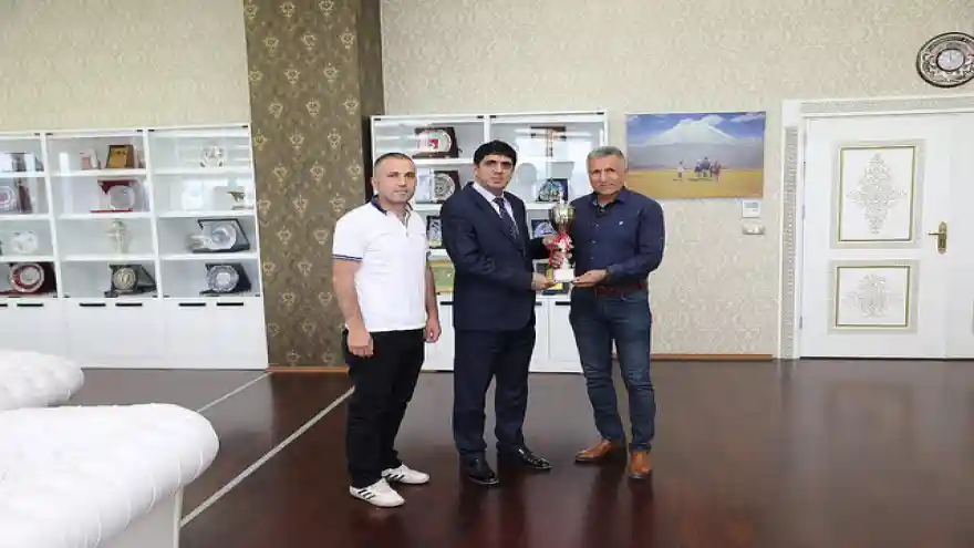 IĞDIR AMATÖR SPOR KULÜPLERİ FEDERASYONU'NDAN REKTÖR ALMA'YA ZİYARET