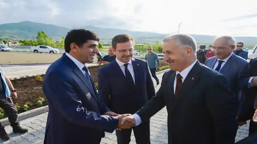 ULAŞTIRMA BAKANI AHMET ARSLAN, MEDİKO-SOSYAL BİNASINI ZİYARET ETTİ