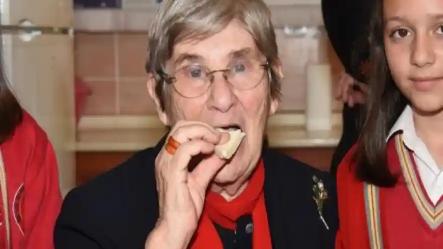 Canan Karatay: Meyveyi kurtlu bulursanız yiyin
