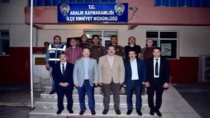 VALİ ENVER ÜNLÜ ARALIK İLÇE EMNİYET MÜDÜRLÜĞÜNÜ ZİYARET ETTİ
