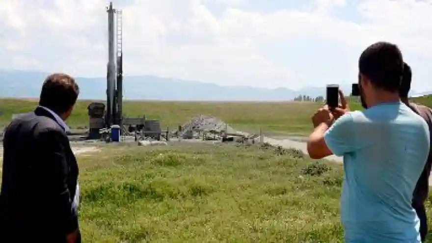 Sondaj Kuyusundan Gaz Çıktı 
