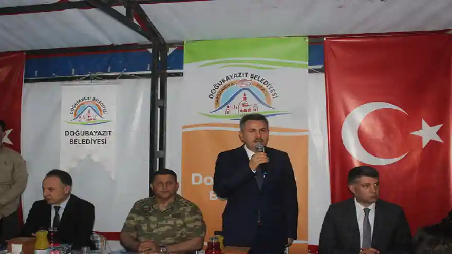 AĞRI VALİSİ DOĞUBAYAZIT'TA İFTAR YEMEĞİNDE VATANDAŞLARLA BİR ARAYA GELDİ