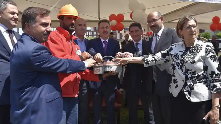 AĞRI'DA TEKSTİLKENT TEMEL ATMA TÖRENİ YAPILDI