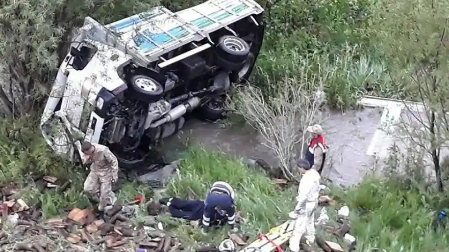 Kamyonet Uçuruma Düştü: 1 Ölü
