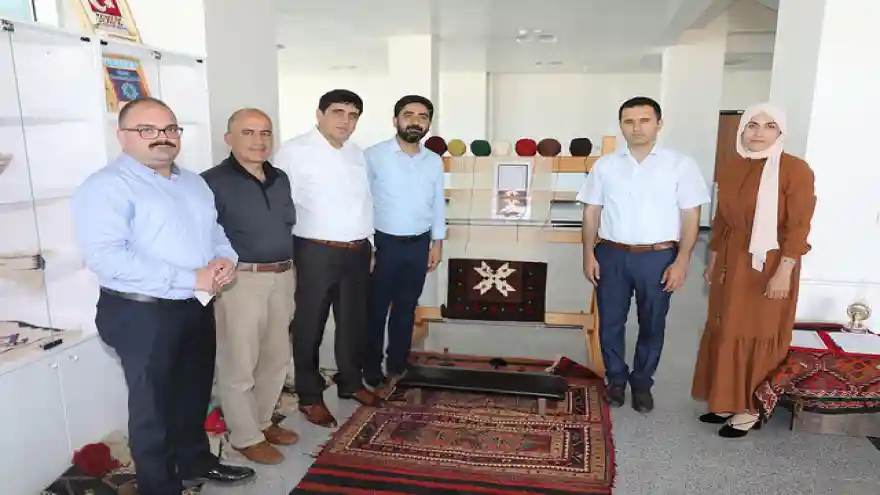 EL DOKUMA HALISINA İLK DÜĞÜM, VALİ YARDIMCISI VE REKTÖR ALMA TARAFINDAN ATILDI