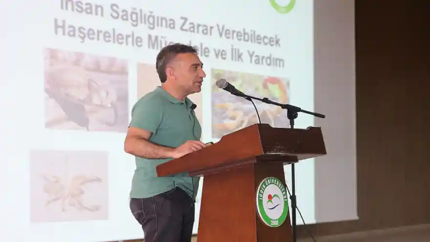 IĞDIR ÜNİVERSİTESİNDE İNSAN SAĞLIĞINA ZARAR VEREBİLECEK HAŞERELERLE MÜCADELE VE İLK YARDIM TOPLANTISI YAPILDI