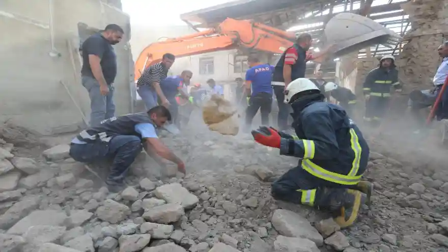 SON DAKİKA
Van Peynirciler Çarşısında göçük: ölü ve yaralılar var
