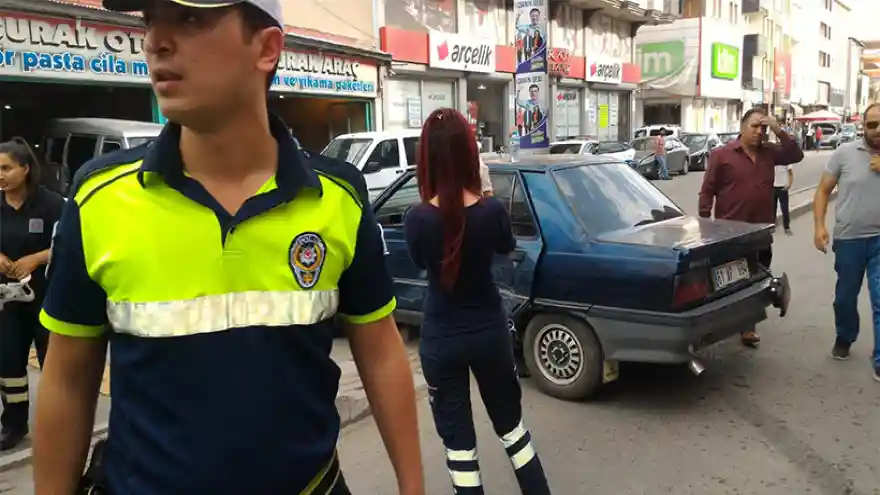 Otobüsle Çarpıştı Refüje Çıktı 
