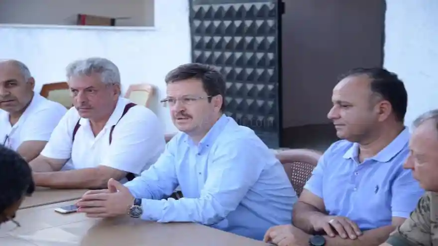 VALİ ÜNLÜ, PAMUK TARLASINDA İNCELEMELERDE BULUNDU
