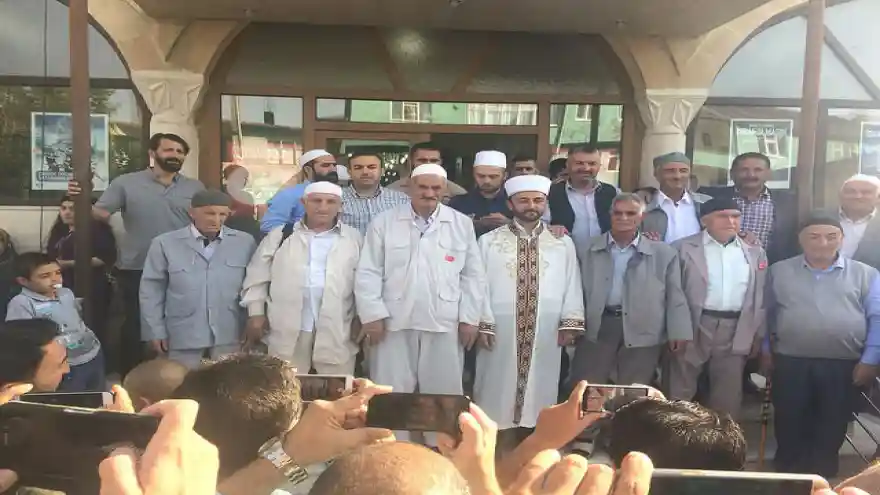 DOĞUBAYAZIT'TA DUALAR EŞLİĞİNDE HACI KAFİLESİ UĞURLANDI