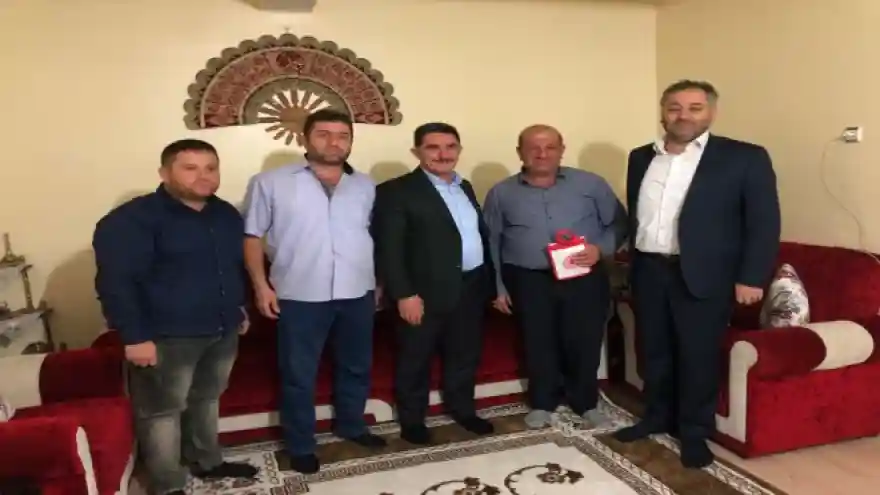 Çelebi'den 18 Mahalle Muhtarının Evine Ziyaret
