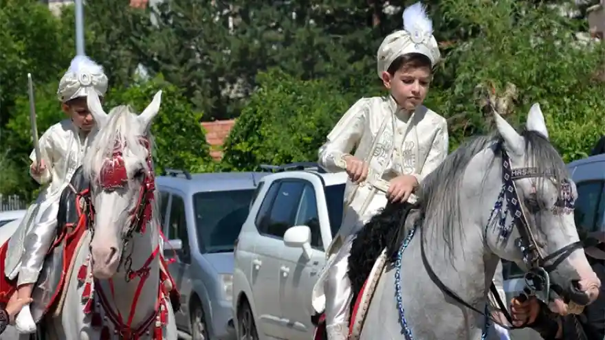 Atlı Sünnet Gezisi
