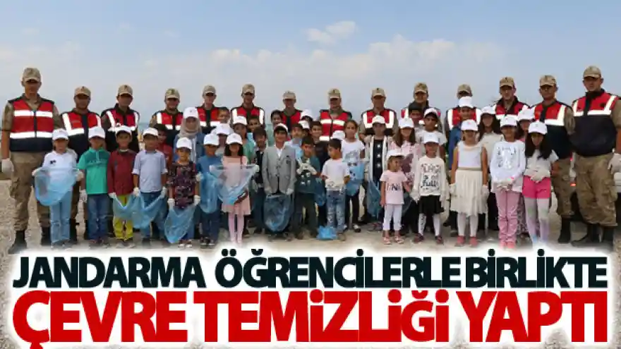 jandarma öğrencilerle birlikte çevre temizliği yaptı
