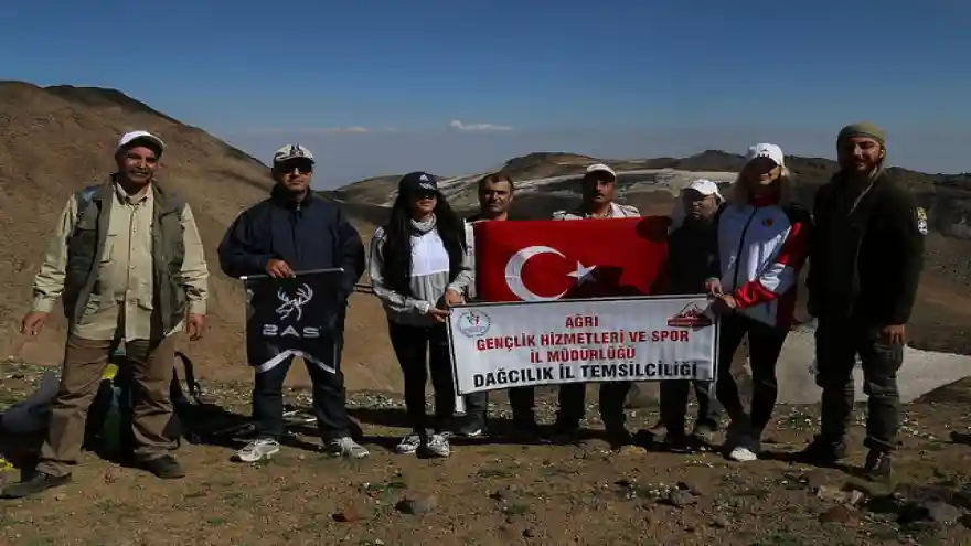 Ağrılı Dağcılar 2. Büyüğün Zirvesinde
