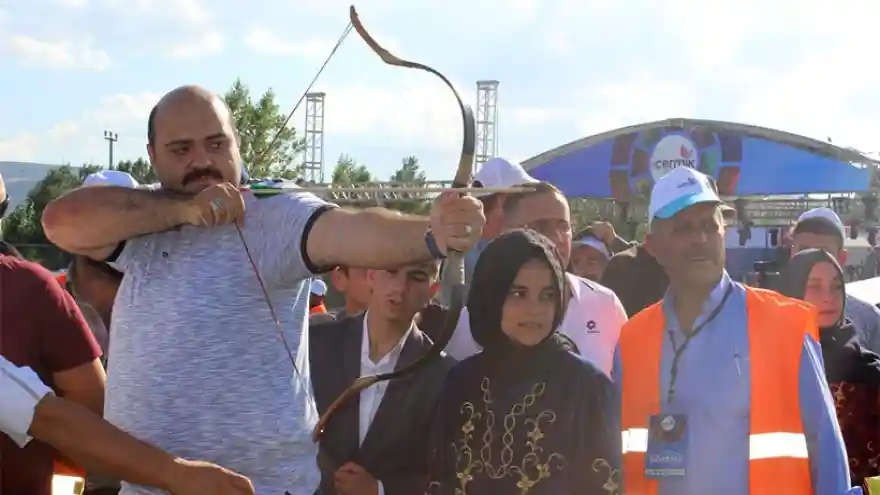 Aziziye'de Renkli Festival
